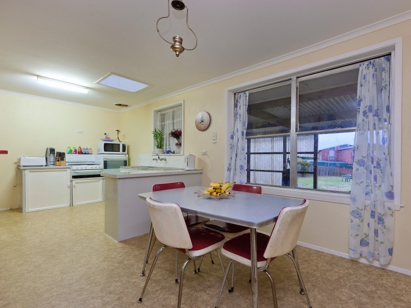 35 Honeysuckle Street, Frankston North VIC 3200