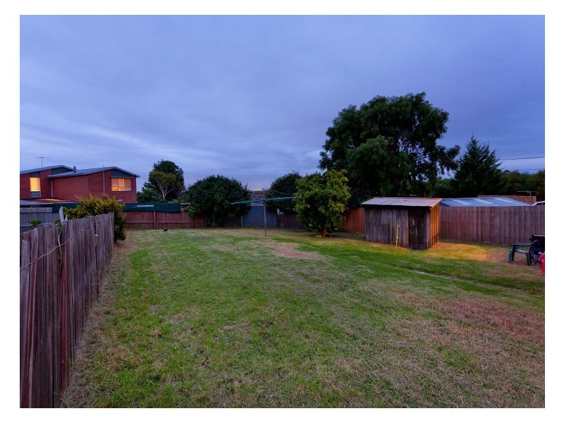 35 Honeysuckle Street, Frankston North VIC 3200