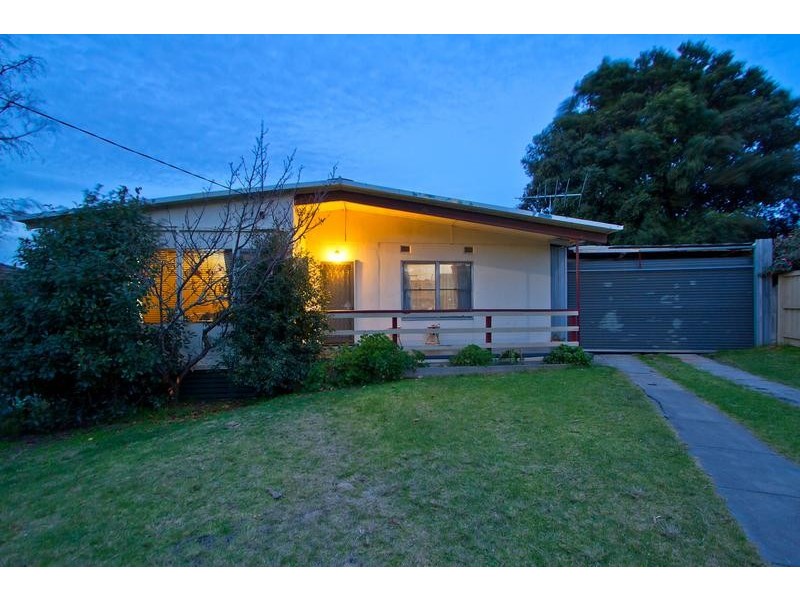 10 Candlebark Crescent, Frankston North VIC 3200