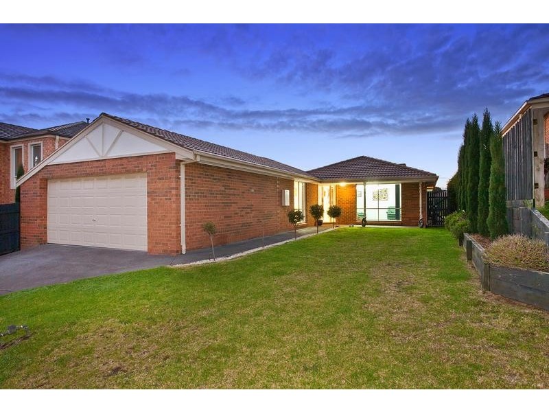 17 Postregna Way, Skye VIC 3977