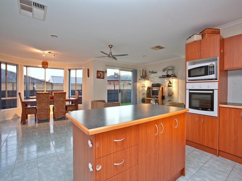 17 Postregna Way, Skye VIC 3977