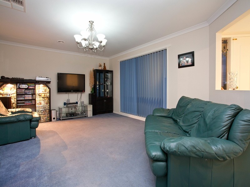 17 Postregna Way, Skye VIC 3977