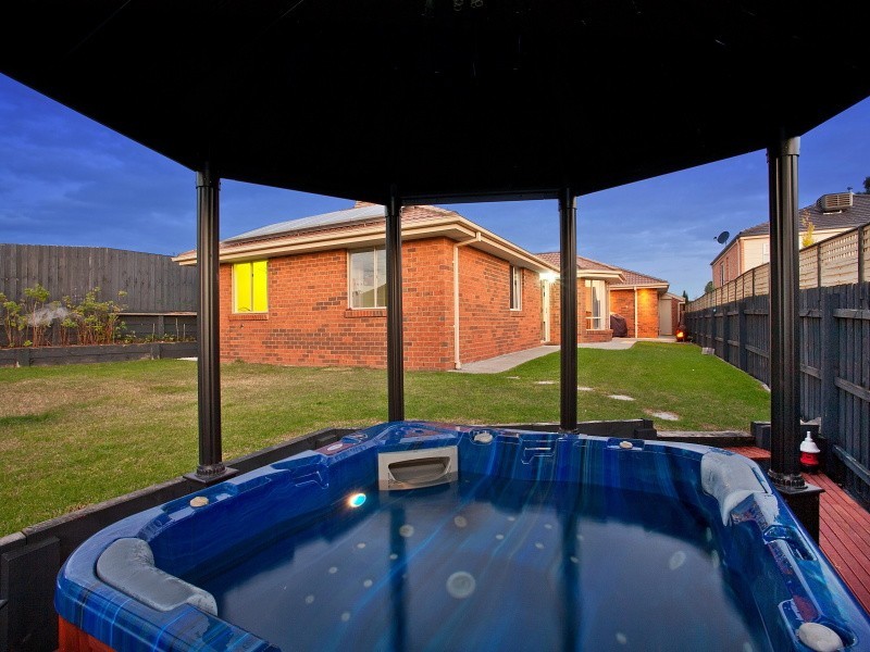 17 Postregna Way, Skye VIC 3977