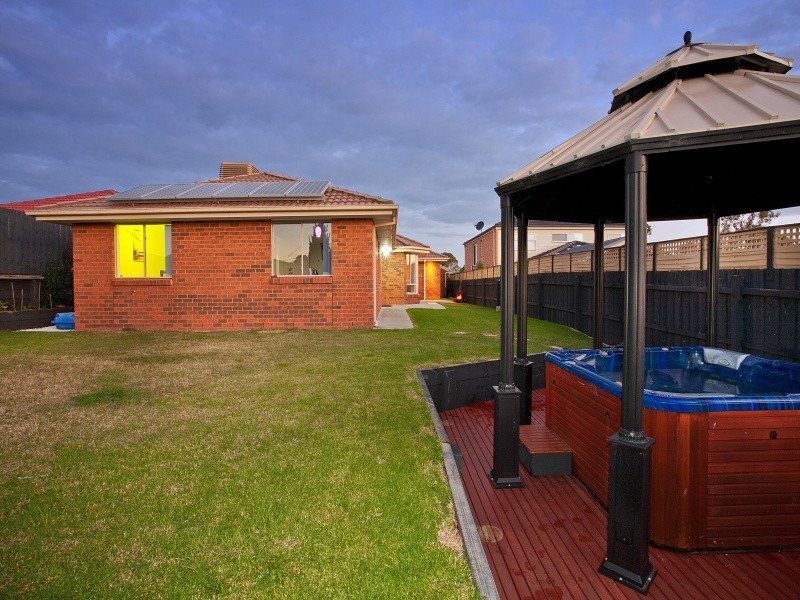 17 Postregna Way, Skye VIC 3977