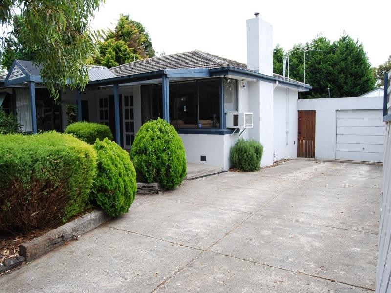 11 Derna Crescent, Frankston VIC 3199