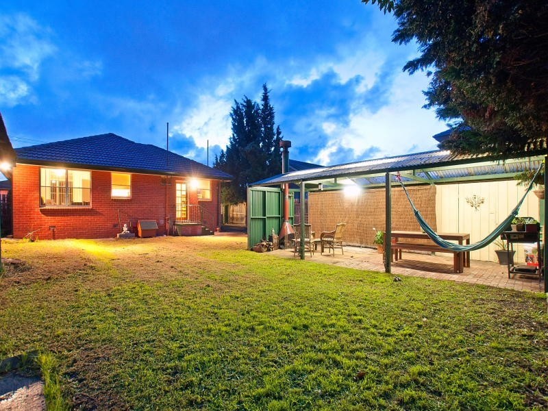 16 Armata Crescent, Frankston North VIC 3200