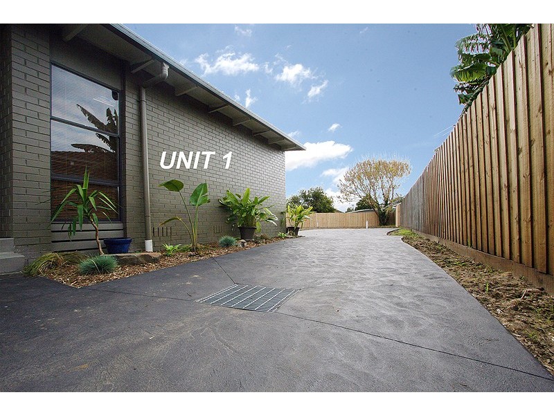 2/37 Bouvardia Crescent, Frankston North VIC 3200