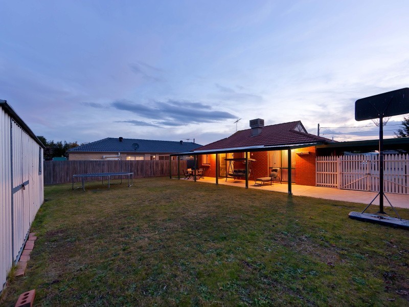 16 Woodvale Drive, Carrum Downs VIC 3201