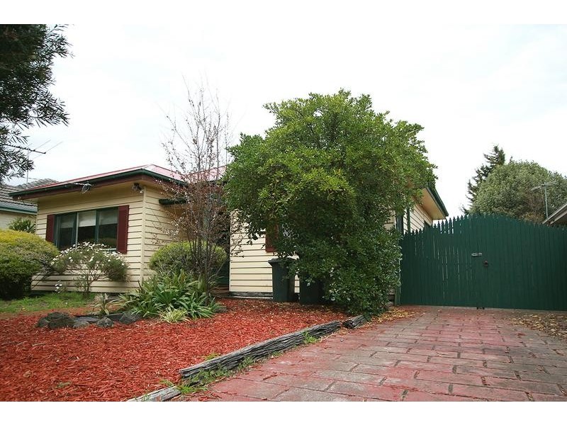 8 Raymond Road, Seaford VIC 3198