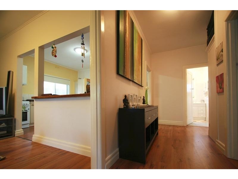 8 Raymond Road, Seaford VIC 3198