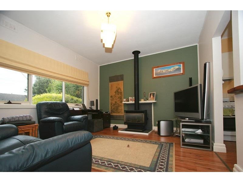 8 Raymond Road, Seaford VIC 3198