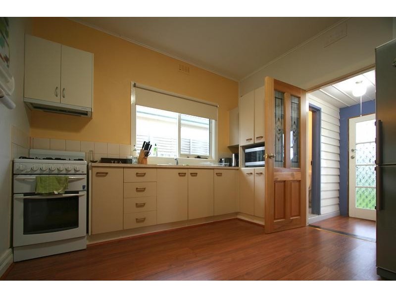 8 Raymond Road, Seaford VIC 3198