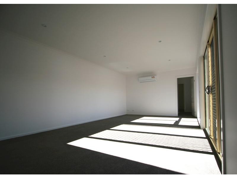 2/30 Gairloch Drive, Frankston VIC 3199