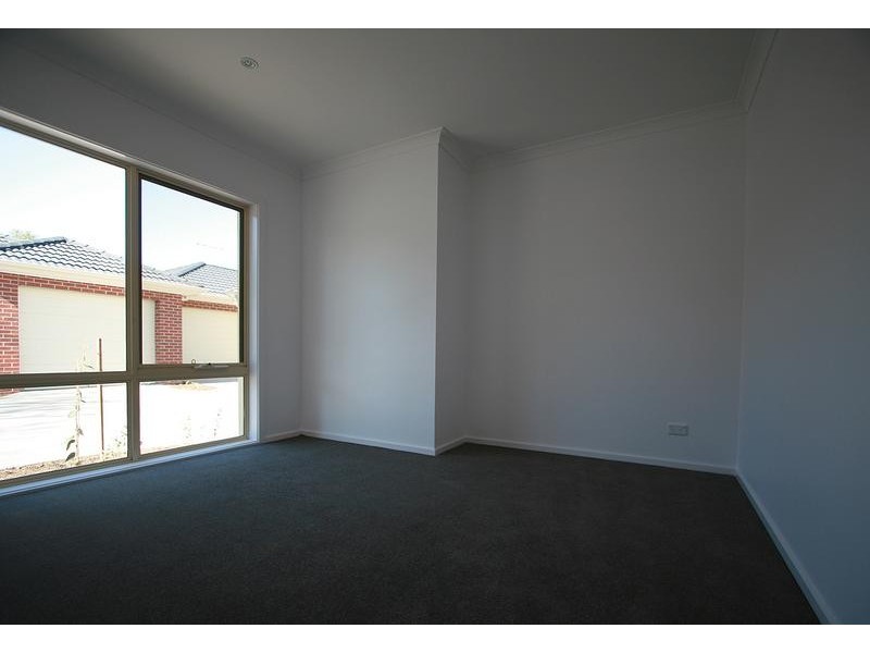 2/30 Gairloch Drive, Frankston VIC 3199