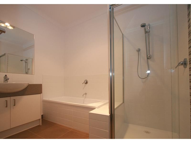 2/30 Gairloch Drive, Frankston VIC 3199