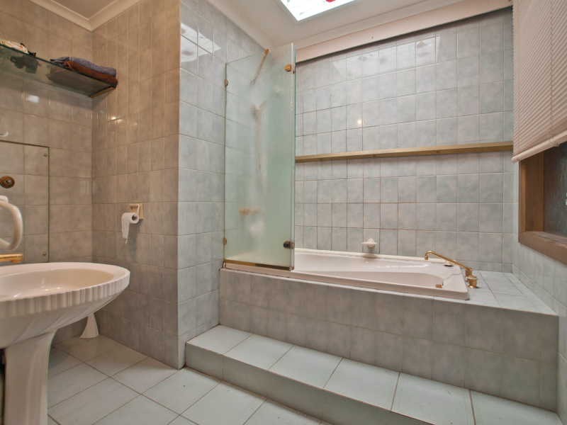 8 Mayfair Court, Frankston VIC 3199