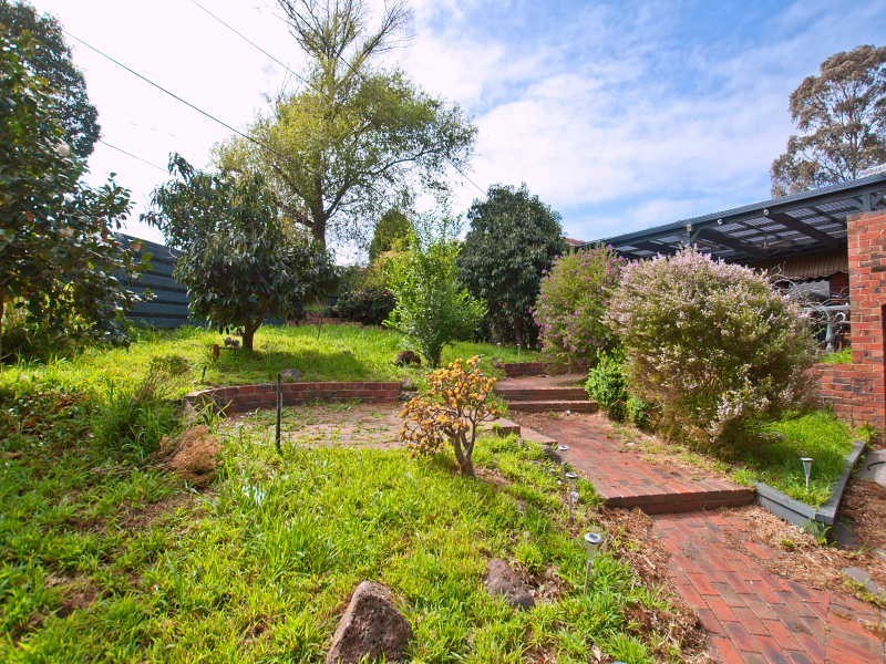 8 Mayfair Court, Frankston VIC 3199