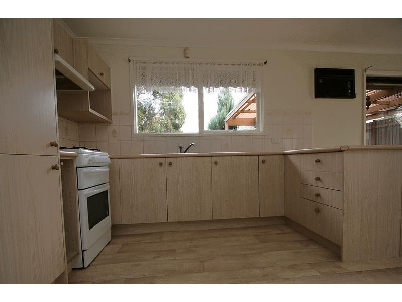 25 Silvertop Crescent, Frankston North VIC 3200