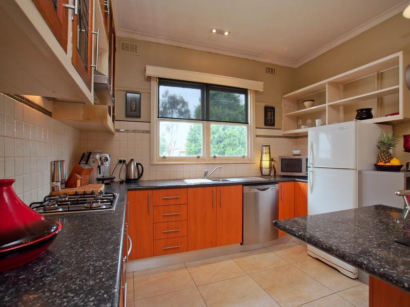 2 Silas Avenue, Frankston VIC 3199