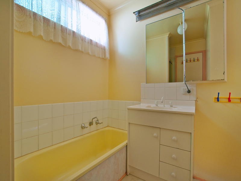 22 Honeysuckle St, Frankston North VIC 3200