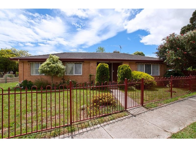 2 Brunei Grove, Frankston VIC 3199