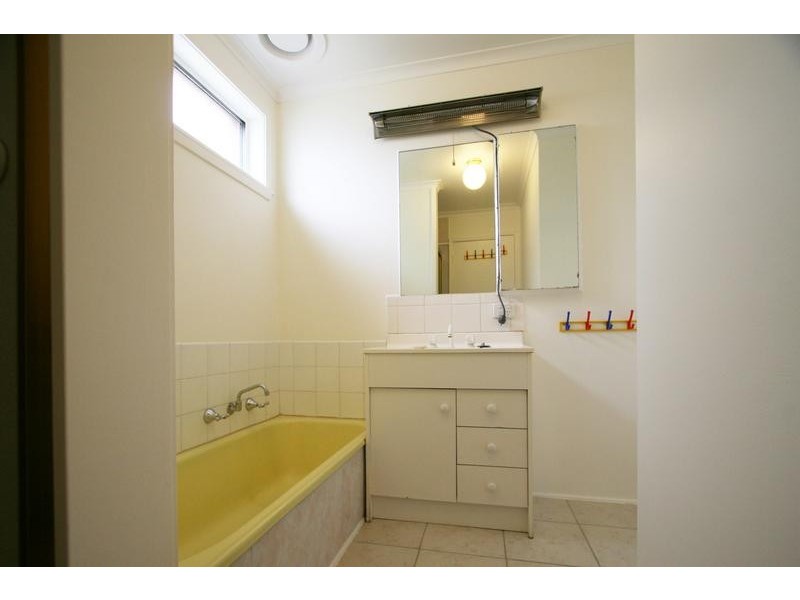 22 Honeysuckle St, Frankston North VIC 3200