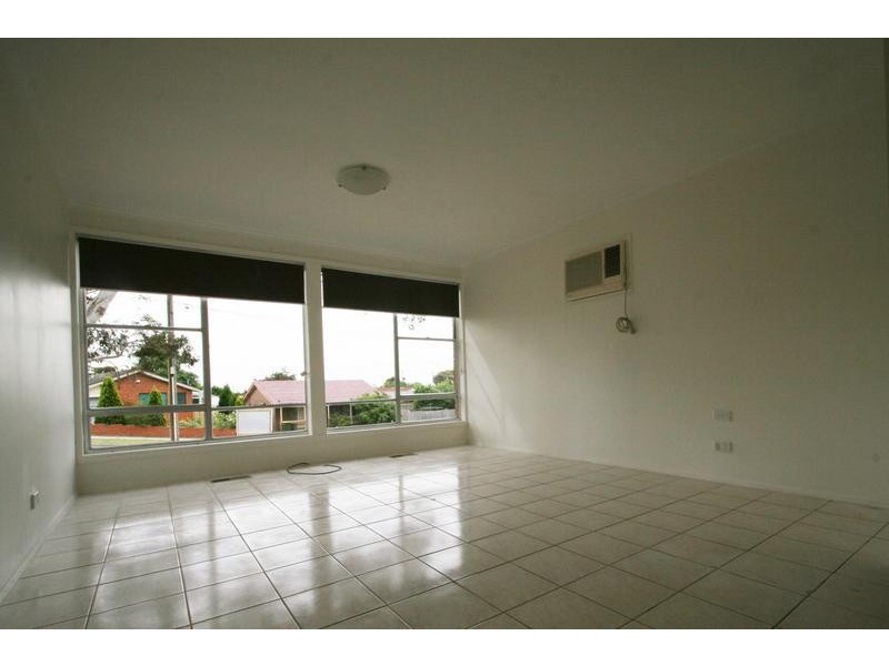 22 Honeysuckle St, Frankston North VIC 3200