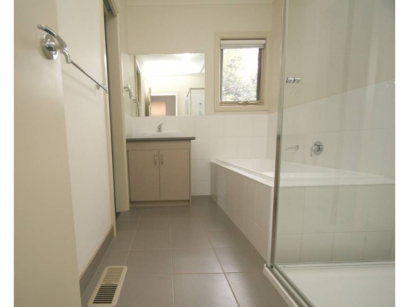 2/5 Heath Avenue, Frankston VIC 3199