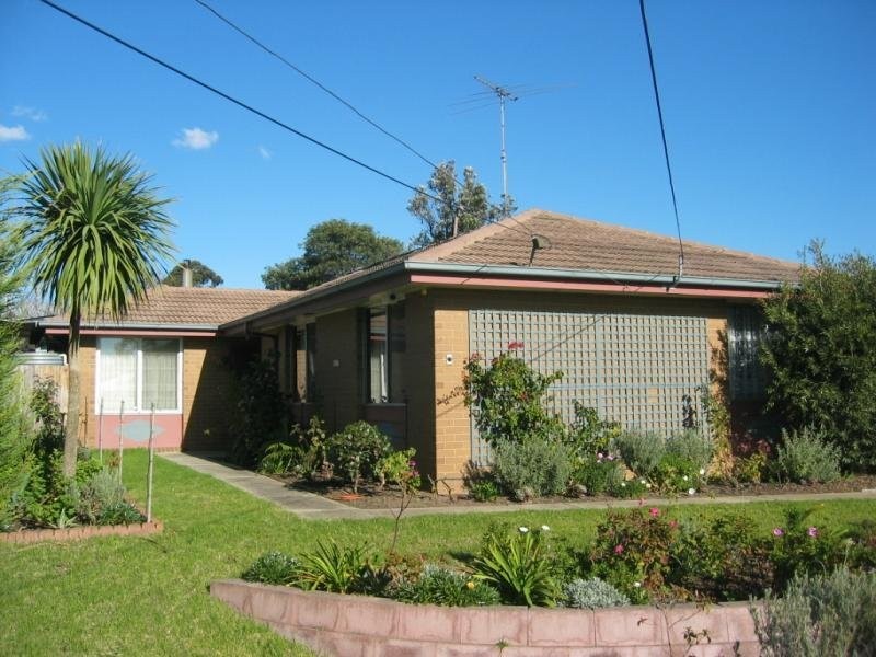 130 Monterey Boulevard, Frankston North VIC 3200