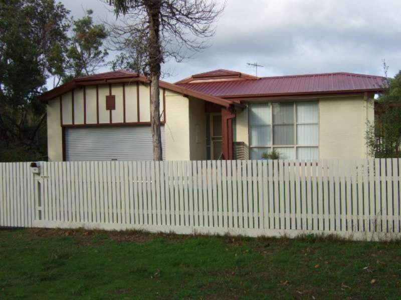 101 Swans Way, Rosebud West VIC 3940