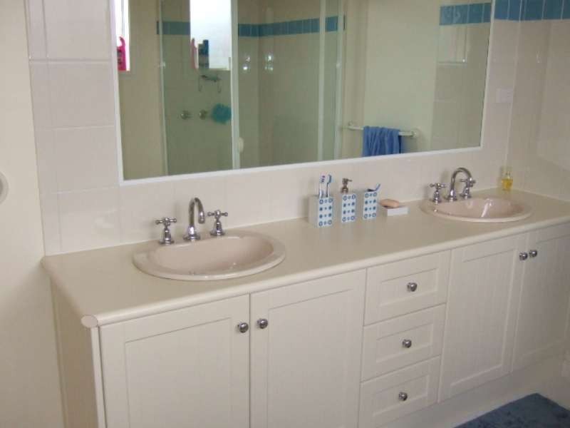 101 Swans Way, Rosebud West VIC 3940