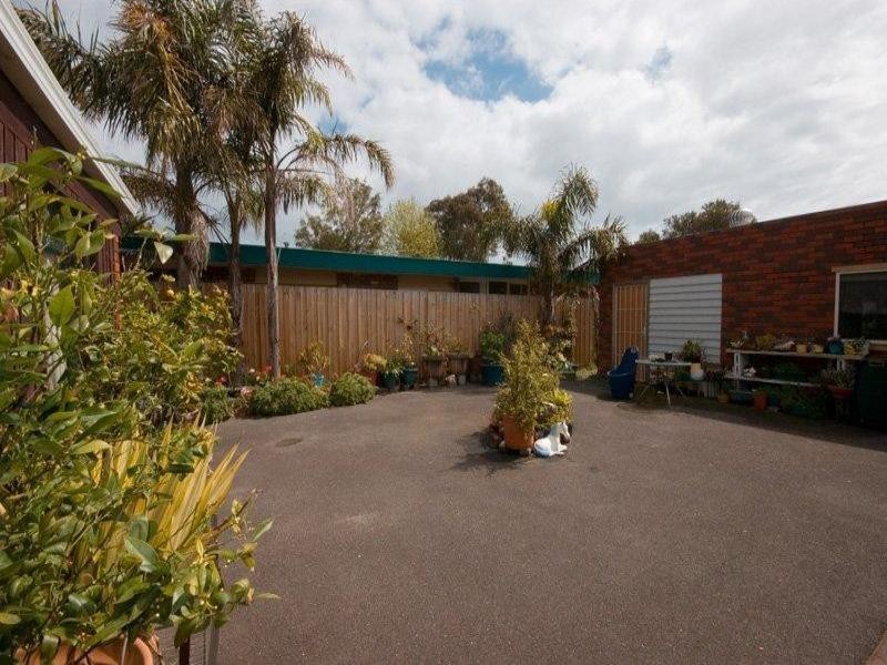 40 Swans Way, Rosebud West VIC 3940