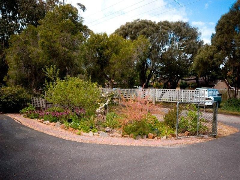 40 Swans Way, Rosebud West VIC 3940