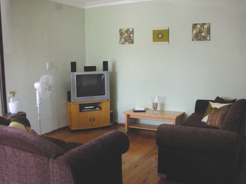 180 Eighth Ave, Rosebud VIC 3939