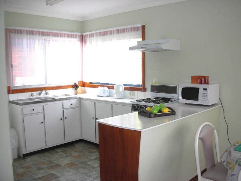 180 Eighth Ave, Rosebud VIC 3939