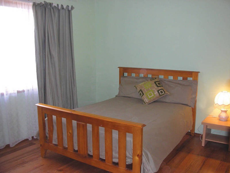 180 Eighth Ave, Rosebud VIC 3939