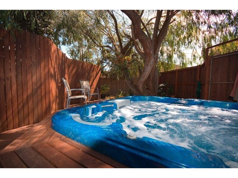 369 Eastbourne Rd, Rosebud West VIC 3940