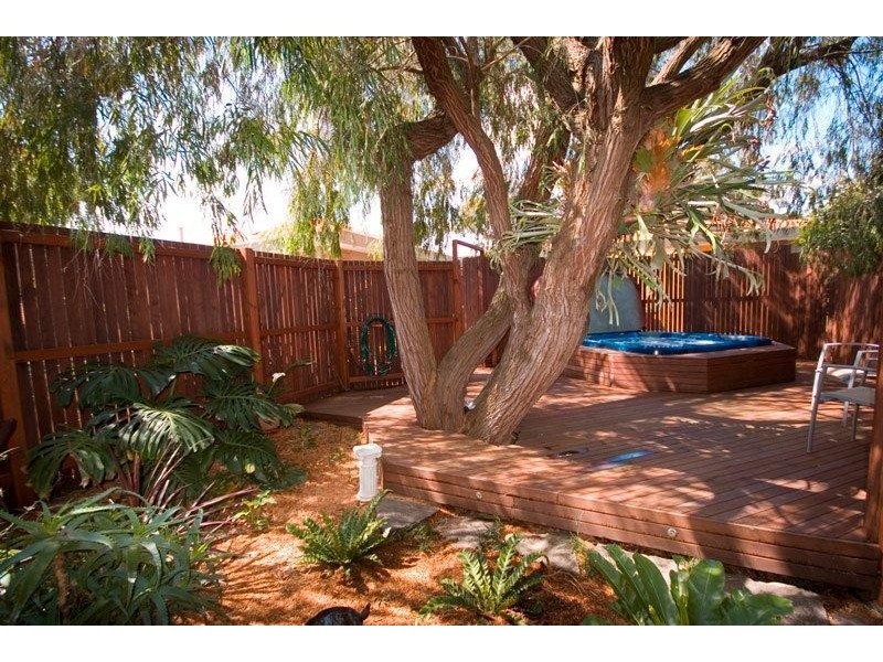 369 Eastbourne Rd, Rosebud West VIC 3940