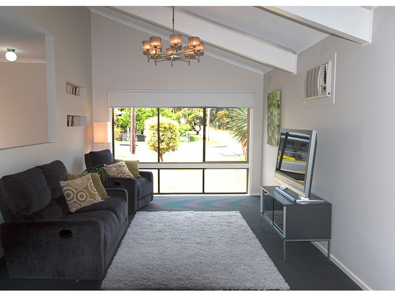 6 Cain St, Rosebud West VIC 3940