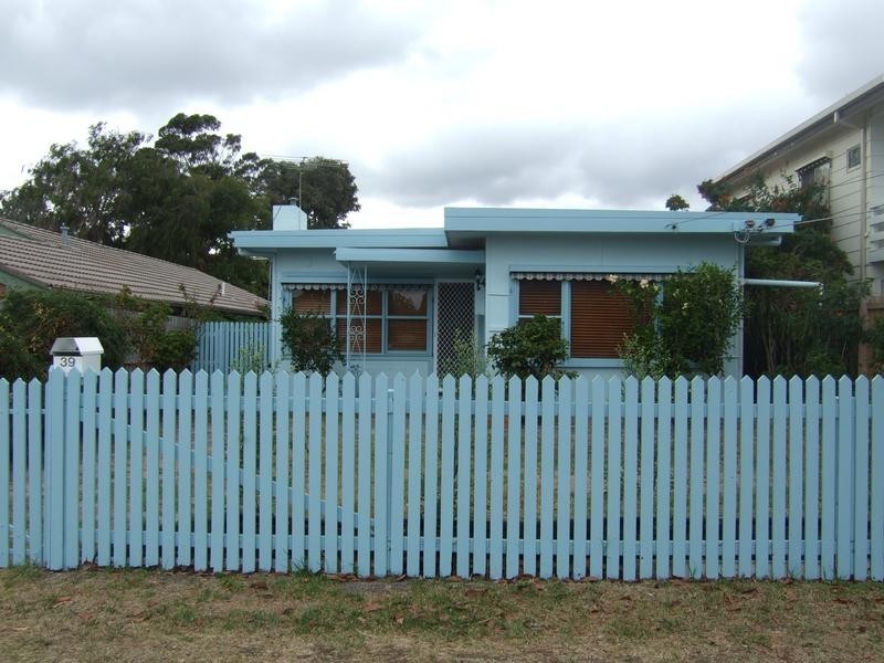 39 Second Ave, Rosebud VIC 3939