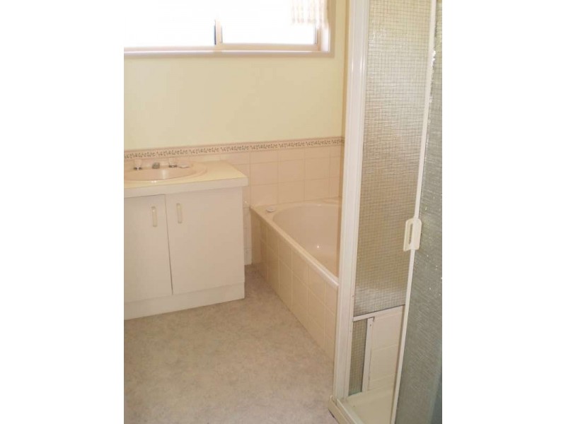 11 Florence Ave, Rosebud West VIC 3940