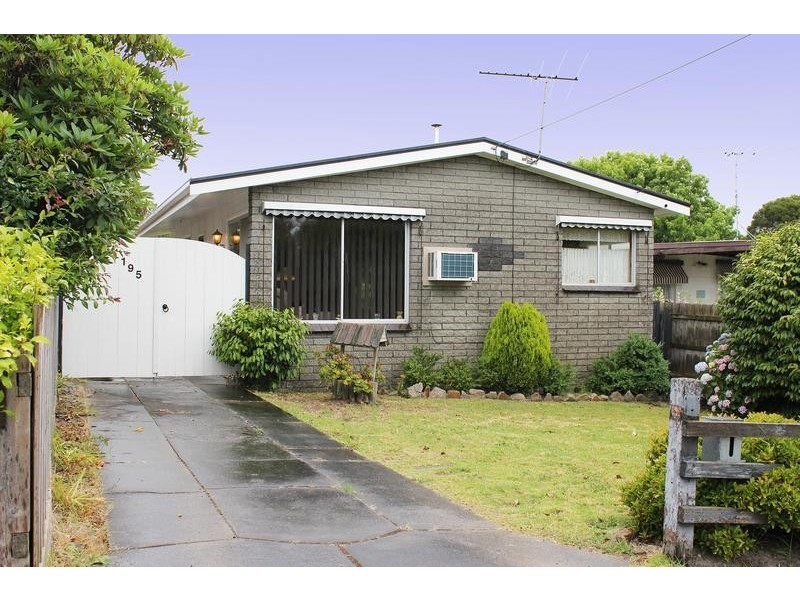 195 Eighth Ave, Rosebud VIC 3939
