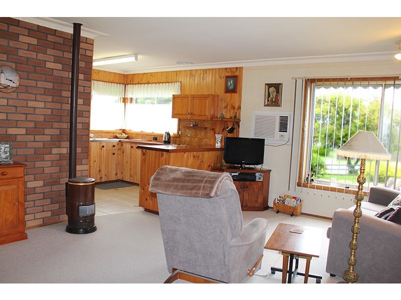 195 Eighth Ave, Rosebud VIC 3939