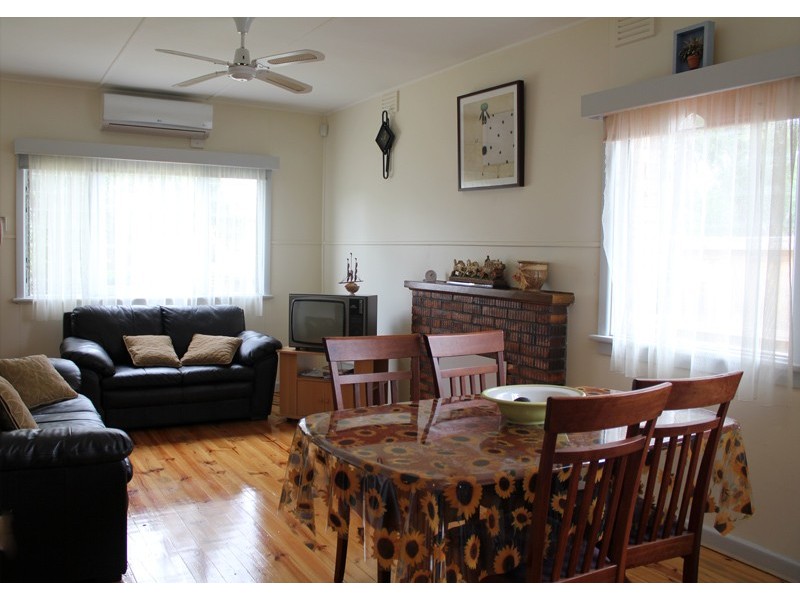 42 Broadway, Rosebud West VIC 3940