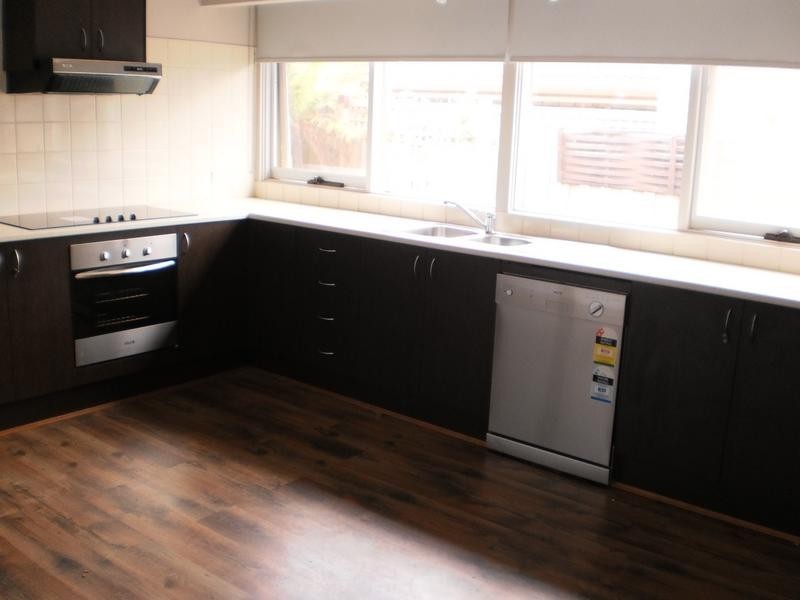 13 Tarwarri Ave, Rosebud VIC 3939