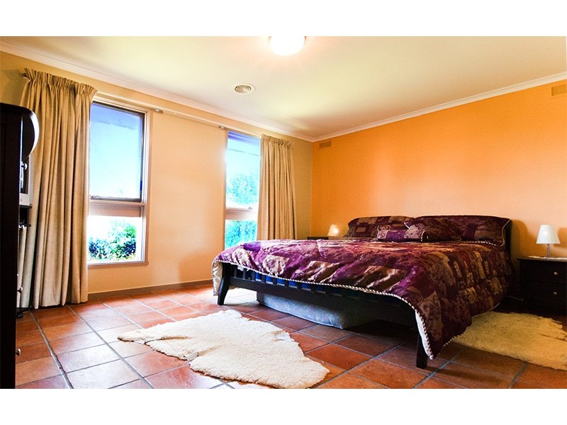 27 Johnson St, Rosebud West VIC 3940