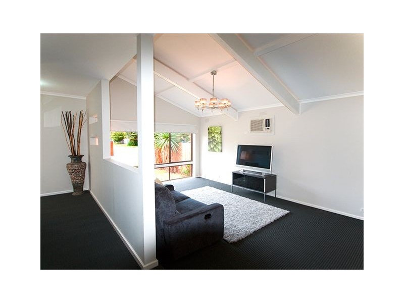 6 Cain Street, Rosebud West VIC 3940