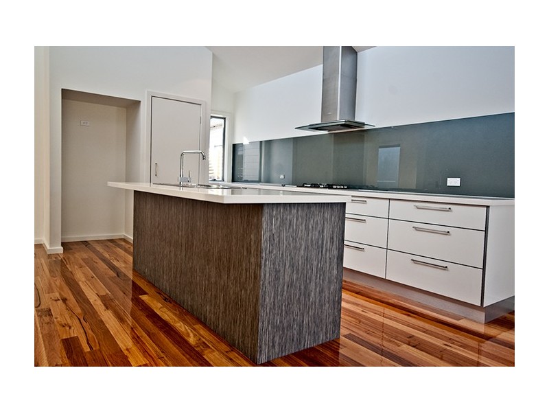 2/18 Capel Ave, Rosebud West VIC 3940