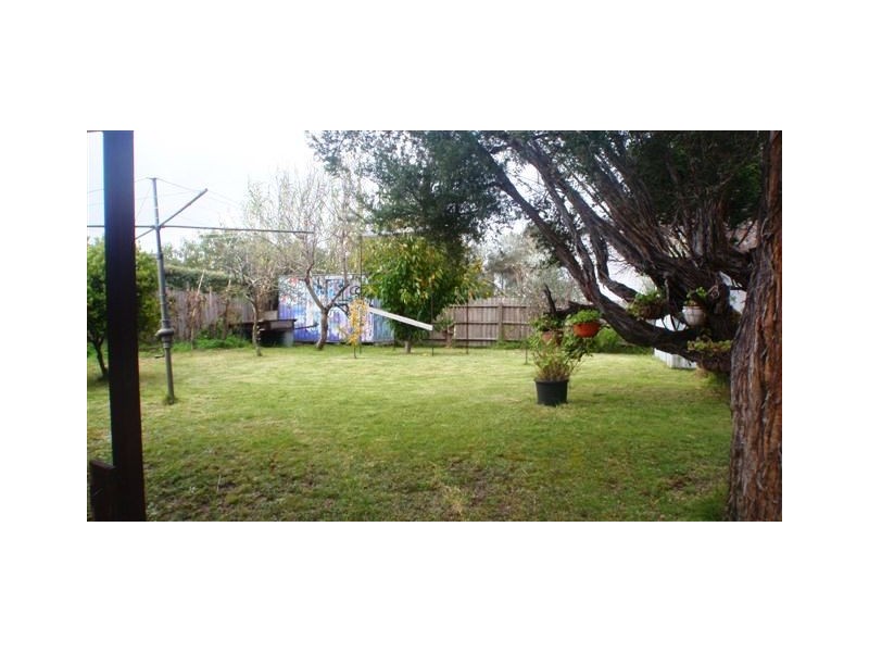 6 Guest Street, Tootgarook VIC 3941