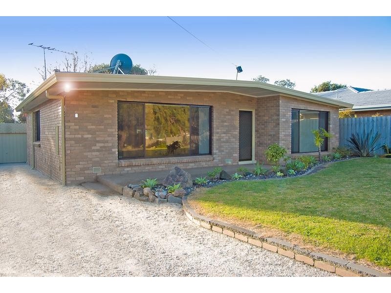 4 Lawson Cresent, Rosebud VIC 3939